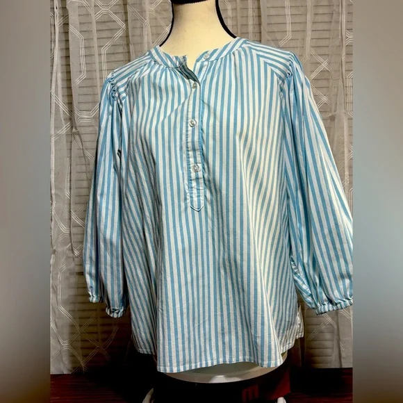 A New Day sz large Blue and White Striped button front 1/3 Blouse 26” L 22” p2p - Picture 1 of 8